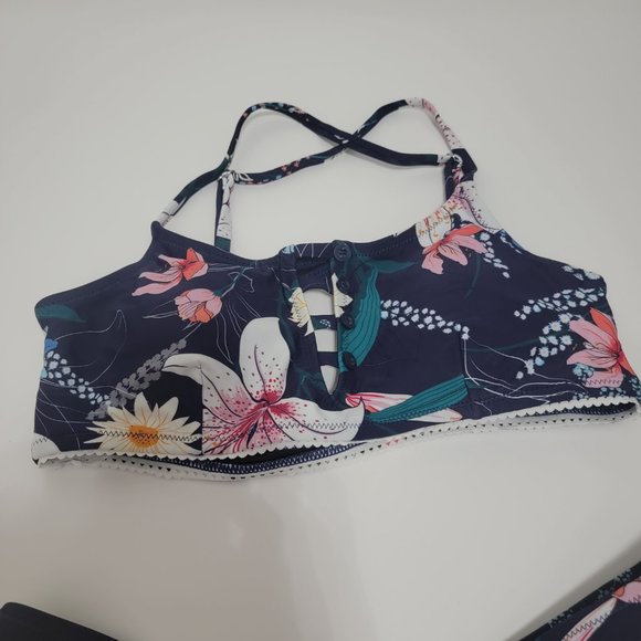 CUPSHE Women's Low Rise Cutout Criss Cross Bikini Swimsuit Set - Picture 5 of 14